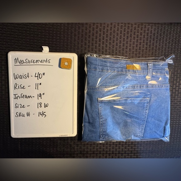 Women's Cropped Blue Jeans by Bleu - Picture 7 of 7